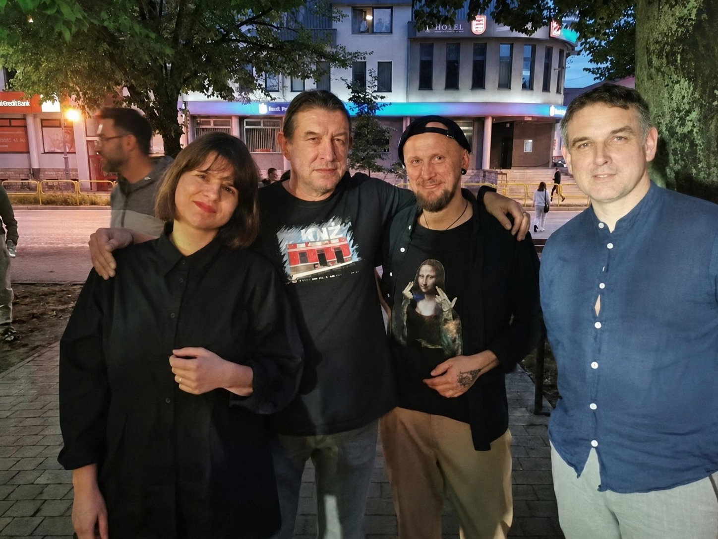 Natalia Czekała, muzycy T/Aboretu i Michał Kotyrba po koncercie w Giżycku